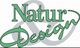Text "Natur & Design" in Grün mit einem grauen Schatten im Hintergrund.