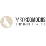 Logotipo de "Pasos Cómodos", clínica de podología. Icono de pie en círculo beige a la izquierda.