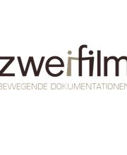 Zweifilm-Logo mit Schriftzug "Bewegende Dokumentationen" auf weißem Hintergrund.