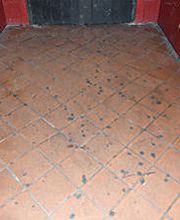 Verschmutzter Cotto-Boden