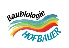 Logo mit dem Text "Baubiologie Hofbauer" und bunten Pinselstrichen im Hintergrund.