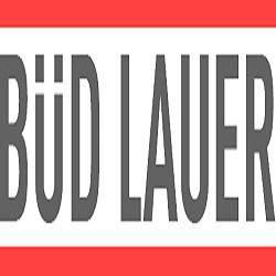 Text "BÜD LAUER" in Grau auf weißem Hintergrund mit rotem Rand.