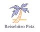 Logo mit einer Palme über dem Text "Reisebüro Petz" in lila Schrift.