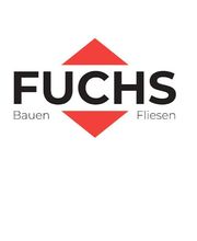 Logo mit dem Text "FUCHS" und den Untertiteln "Bauen" und "Fliesen" über einem roten Rautenmuster.