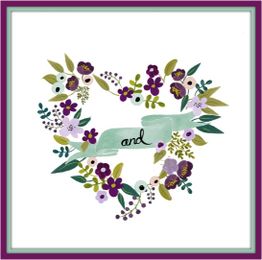 Corona de flores moradas y verdes en forma de corazón con la palabra "and" en el centro.