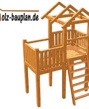 Holzspielhaus für Kinder mit Leiter, Dach und erhöhter Plattform, von holz-bauplan.de.