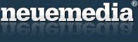 Der Text "neuemedia" mit Spiegelung auf dunkelblauem Hintergrund.