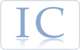 Blaue Buchstaben "I" und "C" auf weißem Hintergrund mit einer spiegelnden Unterseite.