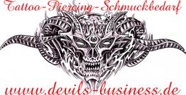 Schwarz-weißes Dämonenbild mit Hörnern und Flammen, rote Schrift: "Tattoo-Piercing-Schmuckbedarf".