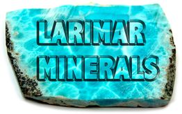Piedra de larimar azul con el texto "Larimar Minerals" en ella.