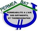 Logo « PERMEA-BAT » avec un toit vert et texte sur perméabilité à l’air et thermographie.