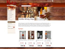 Website eines Whisky-Shops mit Fässern, Whiskyglas und Produktangeboten.