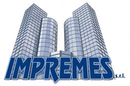 Edifici a specchio con scritta "IMPREMES s.r.l." in blu.