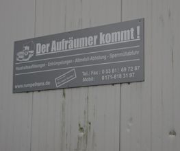 Der Aufräumer Kommt Logo