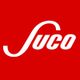 Rotes Logo mit weißem Schriftzug "Suco", geschwungener Anfangsbuchstabe.