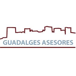 Logo con silueta de ciudad y texto "GUADALGES ASESORES" en el centro.