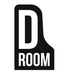 Schwarzes Logo mit weißem "D" und darunter "ROOM" in Großbuchstaben.