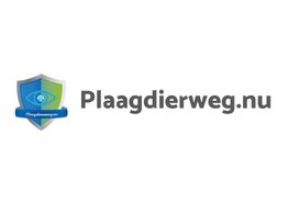 Schild met logo en tekst "Plaagdierweg.nu" in grijstinten op witte achtergrond.