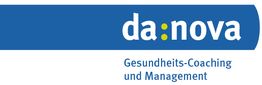 Logo von da:nova, Gesundheits-Coaching und Management auf blauem Hintergrund.