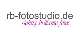 Logo von rb-fotostudio.de mit dem Slogan "richtig brillante fotos" in rosa Schrift.