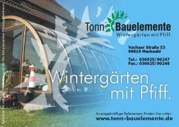 Wintergarten mit gewölbtem Dach, Tonn Bauelemente, Kontaktinfos und Webseite sichtbar.
