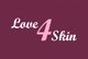 Paarse achtergrond met tekst: "Love 4 Skin" in wit en roze letters.