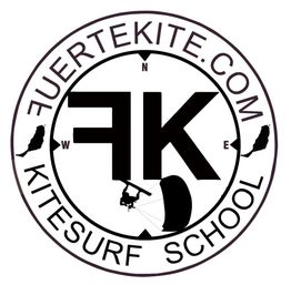 Logo circular de FuerteKite Kitesurf School con silueta de un kitesurfista y mapa de Fuerteventura.