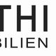 Logo von "Sathi Immobilien" mit einem stilisierten roten Haus auf schwarzem Hintergrund.