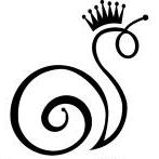Lumaca stilizzata con corona sulla testa, disegnata in nero su sfondo bianco.