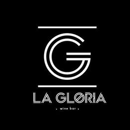 Logotipo de "La Gloria Wine Bar" con letras blancas sobre fondo negro.