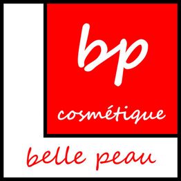 Rotes Logo mit den Worten "bp cosmétique" in Weiß und "belle peau" in Rot auf weißem Hintergrund.
