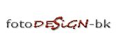 Text: "fotoDESIGN-bk" in schwarzer und roter Schrift auf weißem Hintergrund.