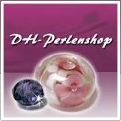 Logo des DH-Perlenshops mit einer rosa und einer violetten Perle auf rosa Hintergrund.