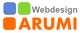 Logo mit der Aufschrift "Webdesign ARUMI" in blau, grün und orange Quadraten.
