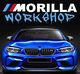 Coche azul brillante y logo de taller "Morlla Workshop" en estilo de graffiti.
