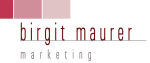 Logo mit Schriftzug "birgit maurer" in Rot und "marketing" darunter in Grau. Oben rote Quadrate.