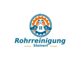Logo der Rohrreinigung mit sich kreuzenden Werkzeugen und Zahnrad in Blau und Orange.