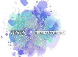Kunstvoller Mandala-Hintergrund mit dem Text "Yoga Innovation" in Weiß auf lila-blauem Aquarell.