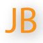 Orange Buchstaben "JB" auf weißem Hintergrund.