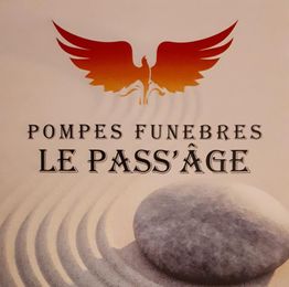 Logo "Pompes Funèbres Le Pass'âge" avec un phénix et un galet sur du sable ondulé.