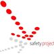 Freccia rossa e grigia con cerchi, testo "safety project" in un logo moderno.