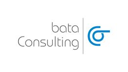 Logo von Bata Consulting mit grauem Text und blauem Symbol.
