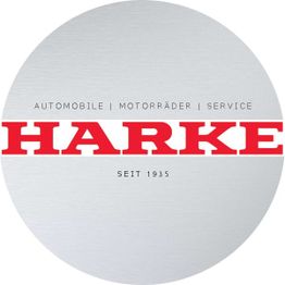 Kreislogo mit Harke in Rot, darunter "Automobile | Motorräder | Service" und "Seit 1935".