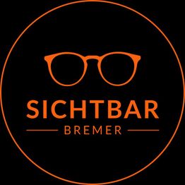 Logo: Orange Brille über den Worten "SICHTBAR BREMER" auf schwarzem Hintergrund.