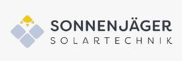 Logo von Sonnenjäger Solartechnik mit vier Quadraten und gelbem Dreieck.