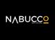 Logo de "Nabucco Best Food Aria" en fondo negro, con letras blancas y detalles amarillos.