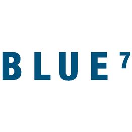 Textlogo "BLUE" mit hochgestellter Zahl "7" in blauer Schrift auf weißem Hintergrund.