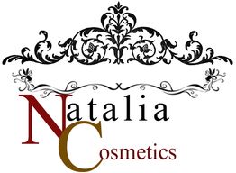 Logo mit Schriftzug "Natalia Cosmetics", verziert mit ornamentalen Mustern oben.