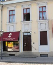 Salon, Außenansicht vom Luisenplatz