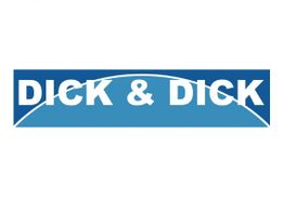 Logo mit der Aufschrift "DICK & DICK" in weiß auf blauem Hintergrund.
